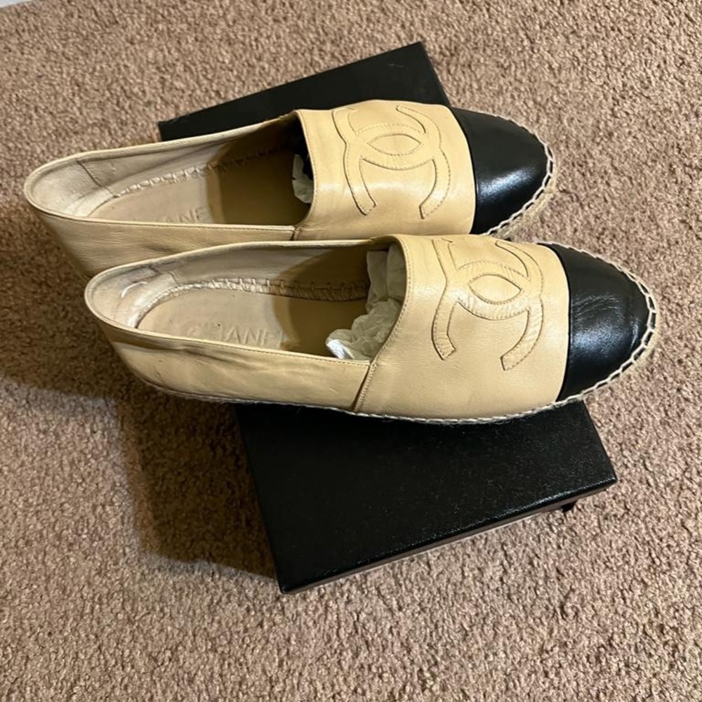 Chanel slides